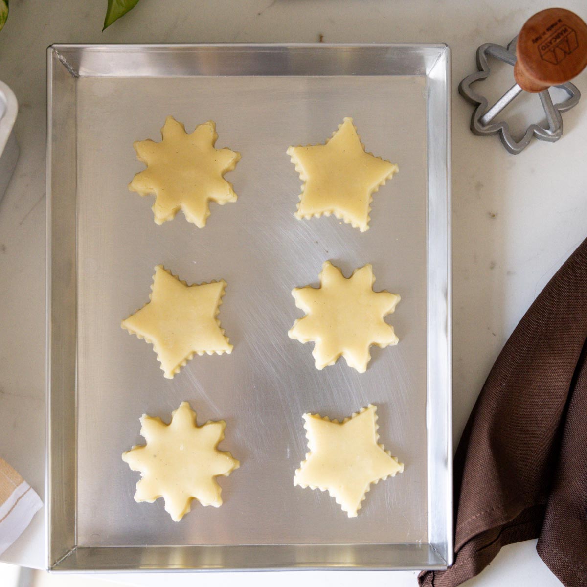 Aluminum baking tray